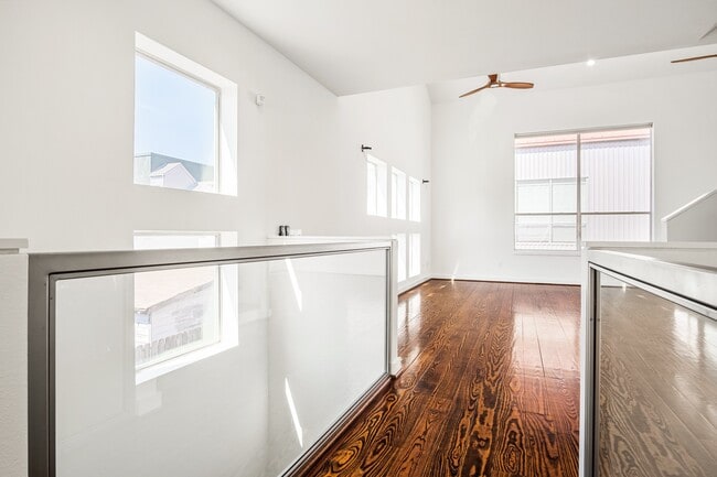 Building Photo - 2936 Commerce St