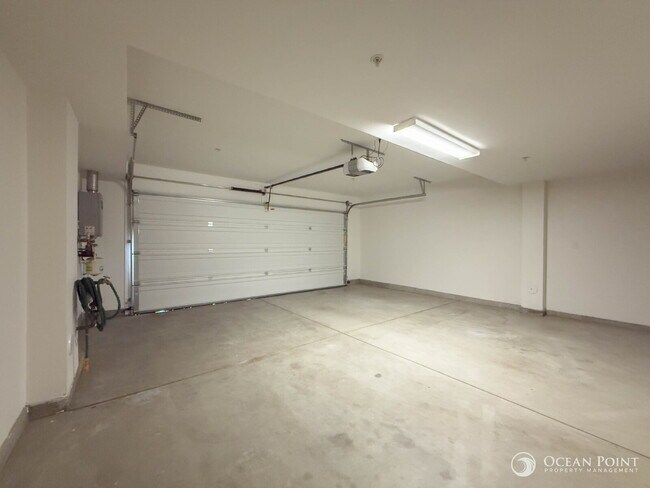 Building Photo - 3 Bedroom Condo for Rent in Oxnard by the ...