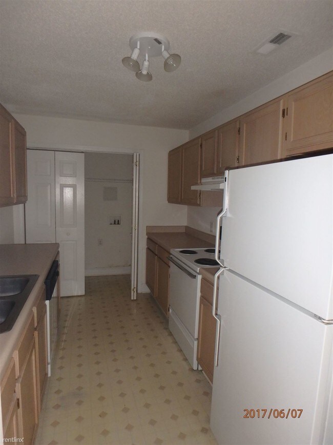 Building Photo - 2 br, 2 bath Duplex - Fox Hollow Subdivision
