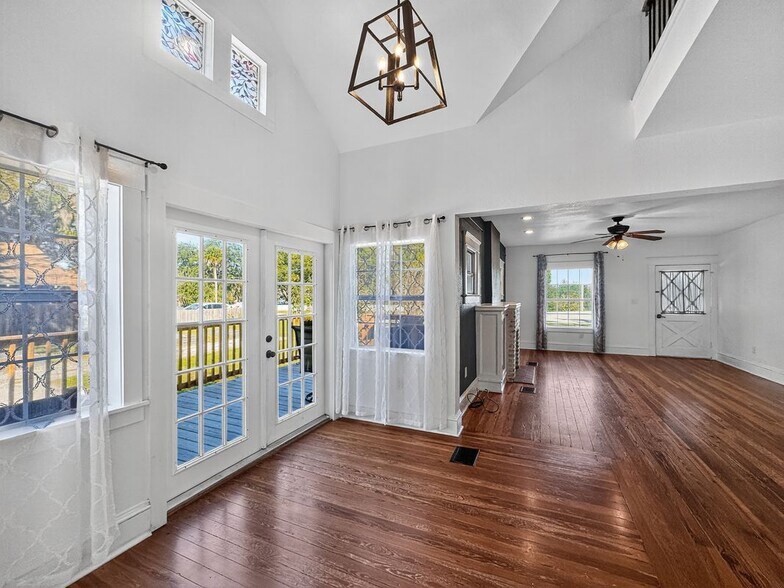 Building Photo - 1016 E Washington Ave