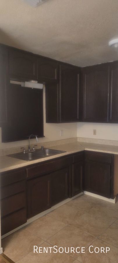 Building Photo - 3 Bedroom 2 Bath Single Family Home in Bar...