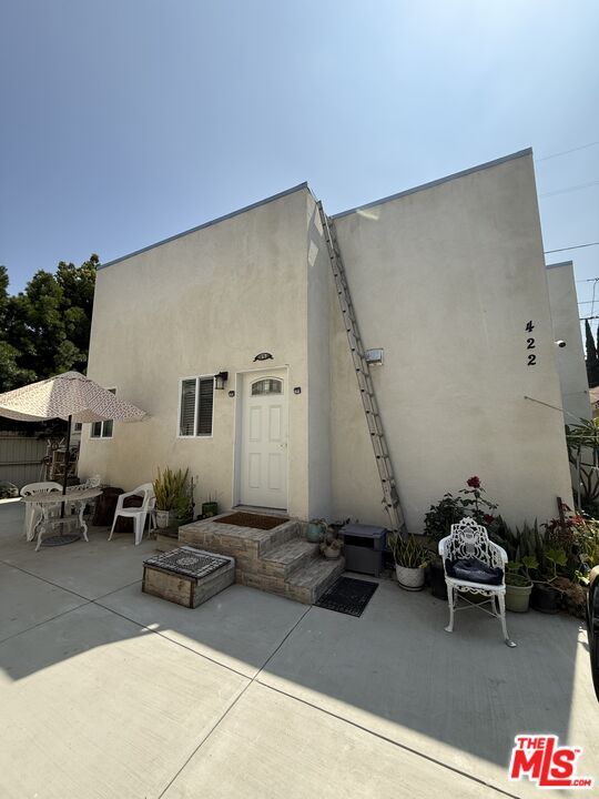 Building Photo - 422 S Van Ness Ave