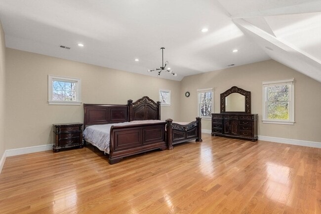 Building Photo - 11 Bobolink Rd