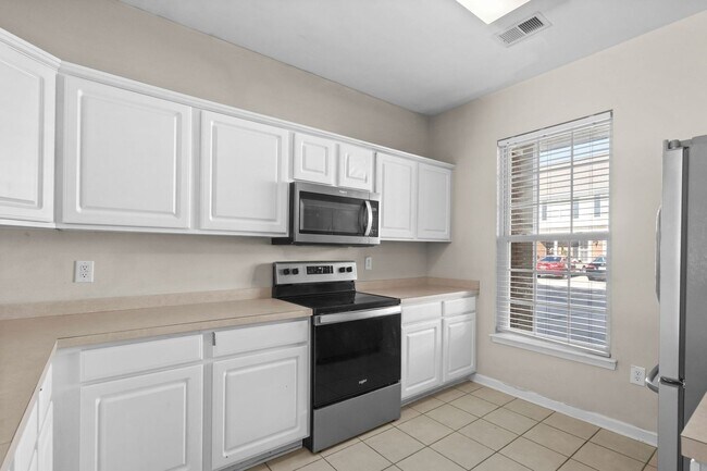 Building Photo - 3BR Townhome Carolina Forest – GREAT PRICE - Community Pool/Lake View