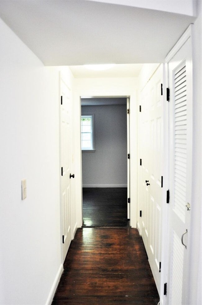 Building Photo - 35 Bogard St