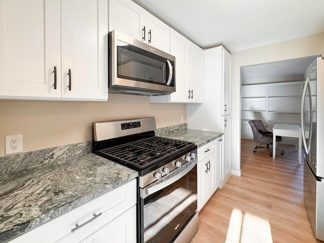 Building Photo - 225 SW Meadows