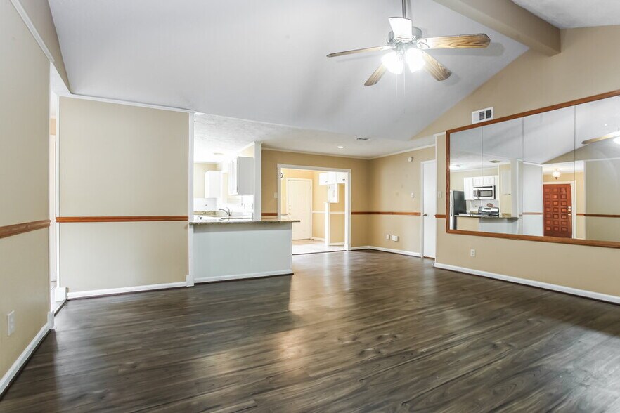 Building Photo - 7406 San Simeon Dr