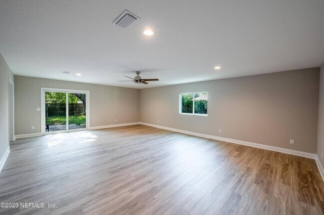 Building Photo - 6264 Diane Rd
