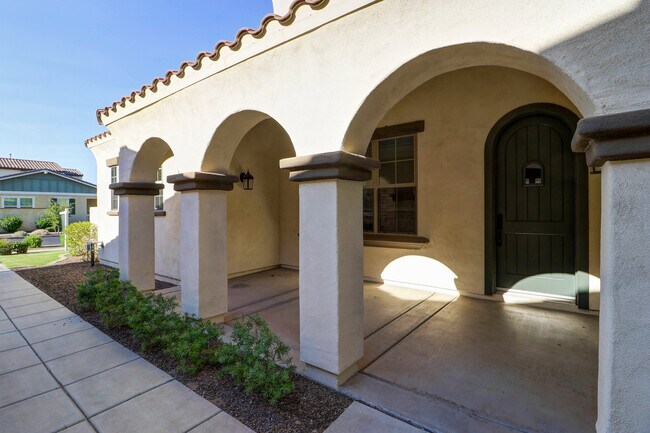 Building Photo - 15359 W Columbine Dr