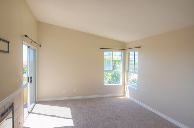 Building Photo - Ocean View 2 Bedroom 2 Bath Condo - Ritz P...