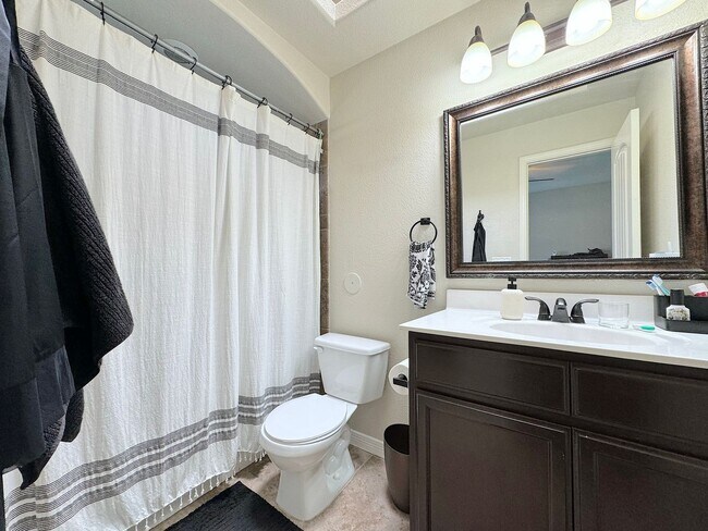 Building Photo - East El Paso 4 bed/ 2 Bath Refrig A/C Home