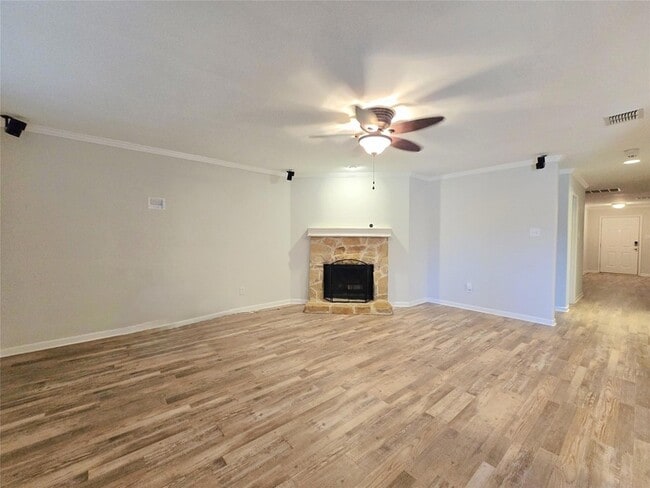 Building Photo - 530 Blue Sage