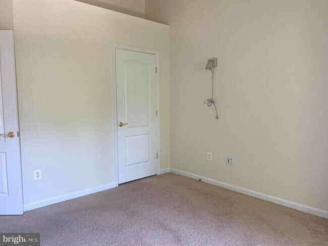 Building Photo - 6130 Stonehenge Pl