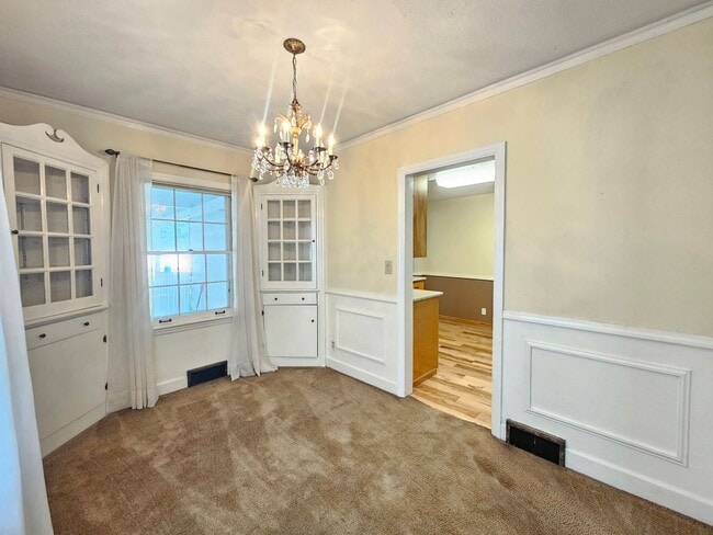 Building Photo - $2,100 - 3 Bed / 2 Bath Charming Home by G...