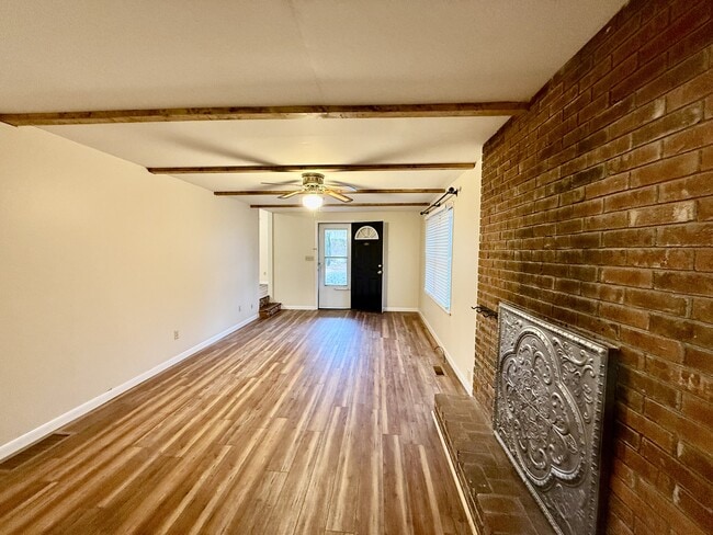 Building Photo - 117 Holly Ave