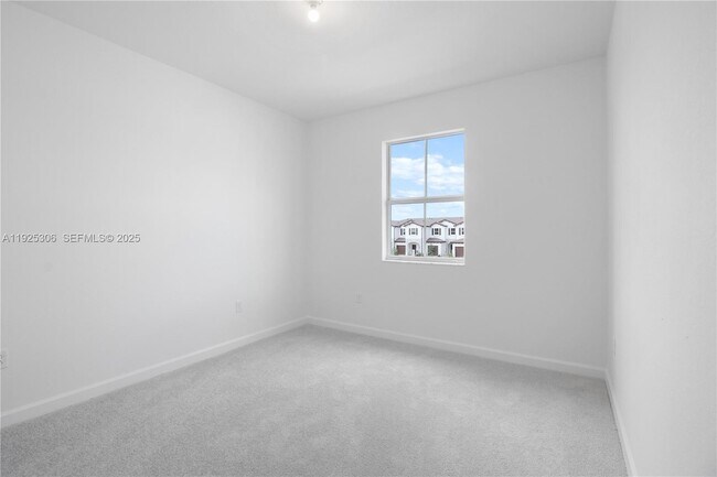 Building Photo - 2729 SE 25th Ave