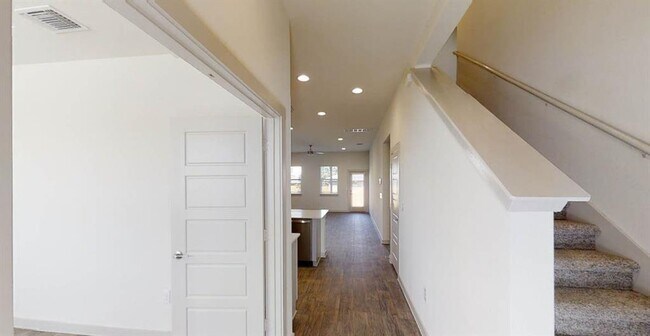 Building Photo - 3708 Niddry Dr