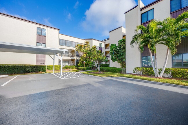 Building Photo - 3625 Boca Ciega Dr