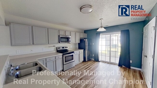 Building Photo - Super cute 2 BD/2.5 BA Townhome with Screened Porch