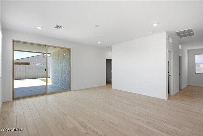 Building Photo - 15875 W Cottontail Ln