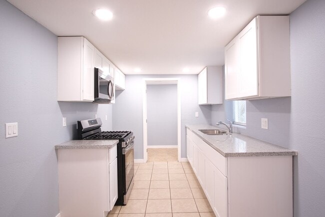 Building Photo - Perfect multi-family property! A 3-bed, 2-bath home for $2,300, plus a separate NEVER LIVED IN in...