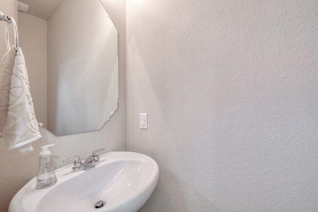 Building Photo - 2880 Donnell Dr