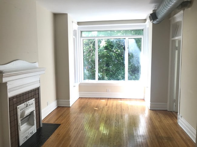 Building Photo - 900 W Newport Ave