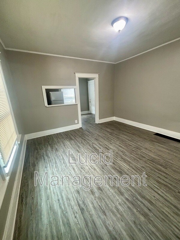 Building Photo - 1214 Dresden Ave