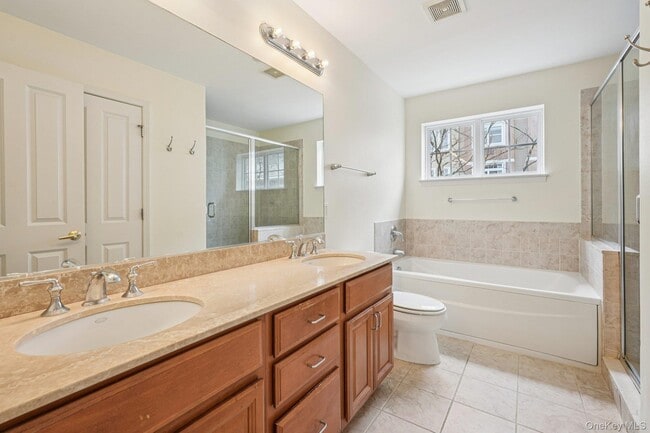 Building Photo - 2 Leeward Dr