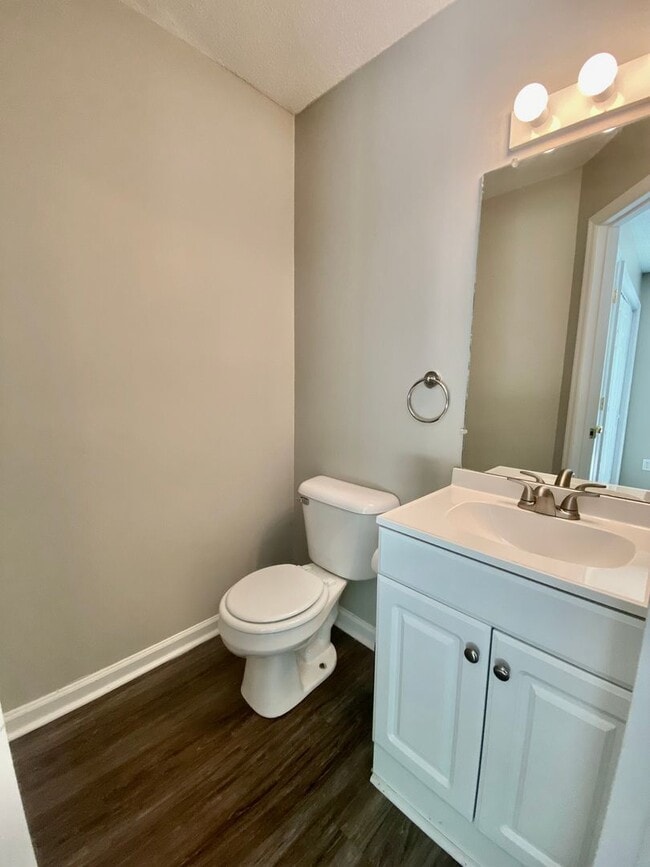 Building Photo - Adorable Town Home The Stables at Horse Cr...