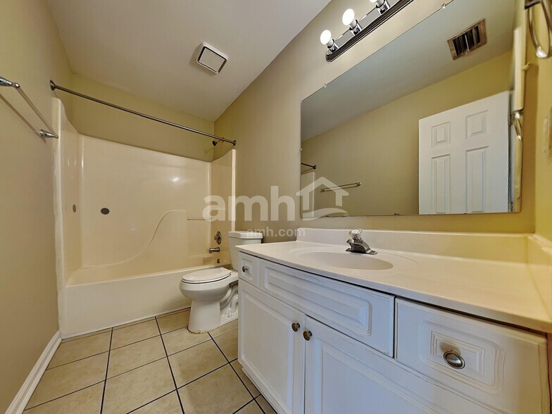 Building Photo - 3305 Maple Terrace Dr