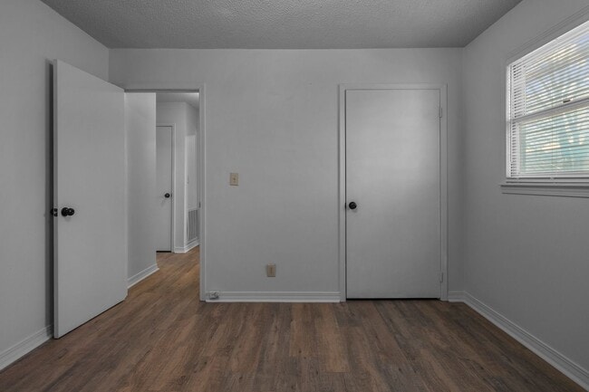 Building Photo - Beautiful Duplex Located near Downtown Columbia!