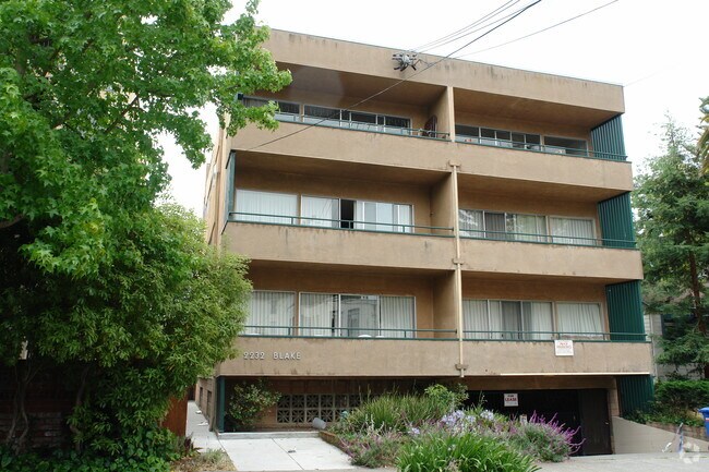 Building Photo - 2232 Blake St