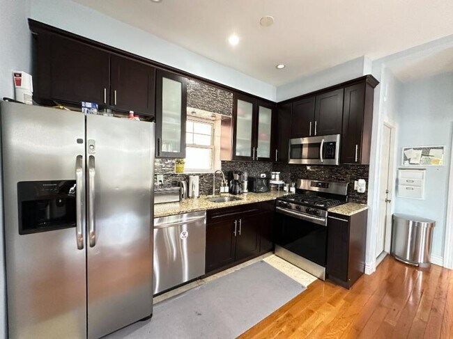 Building Photo - 4 bedroom in BROOKLYN NY 11218