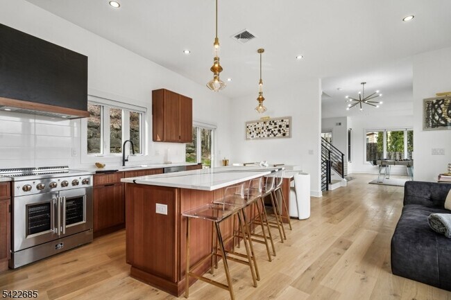 Building Photo - 301 Kingsland Rd