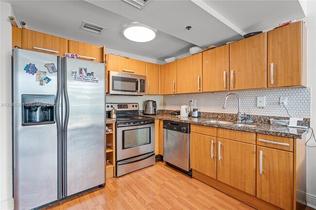 Building Photo - 6362 Collins Ave