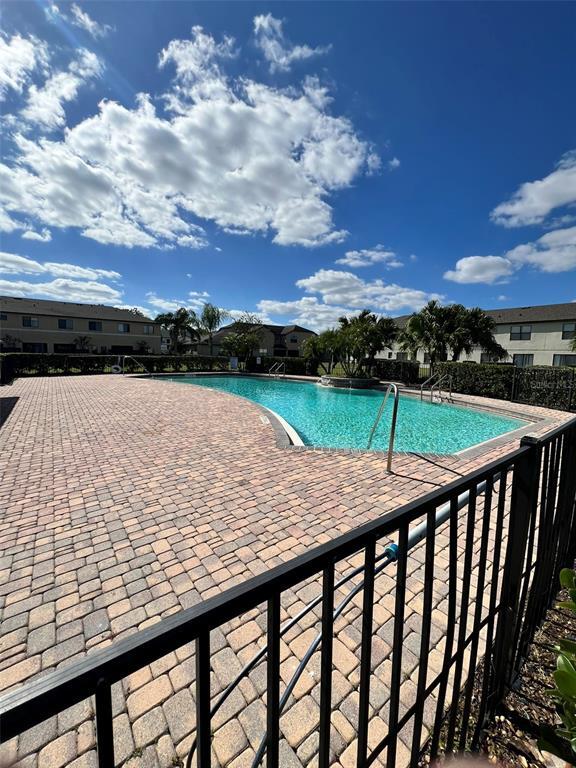 Building Photo - 2202 Seven Oaks Dr