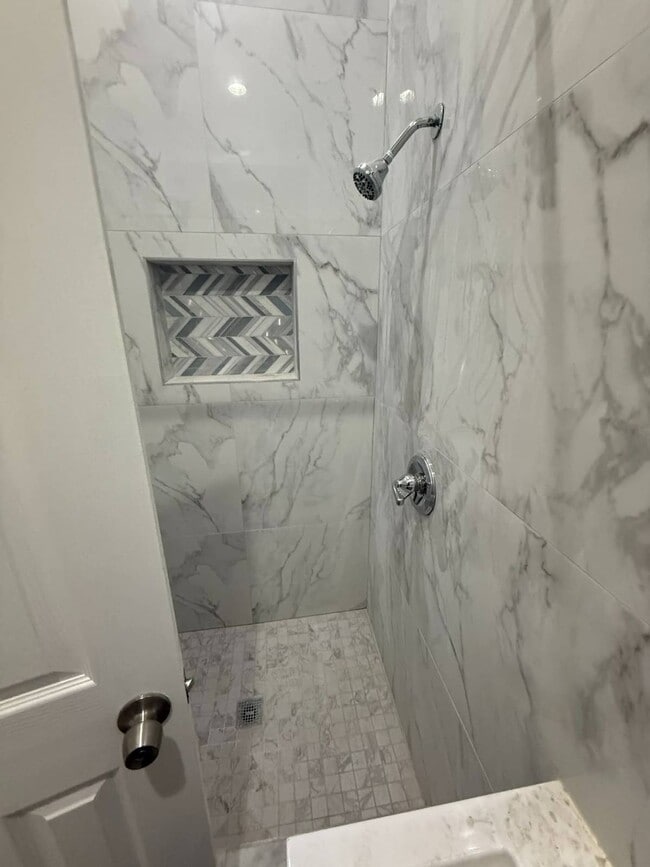 Building Photo - 246-04 Jericho Tpke