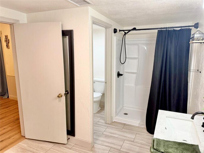 Building Photo - 408 5th St