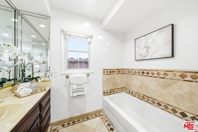 Building Photo - 4115 Laurelgrove Ave