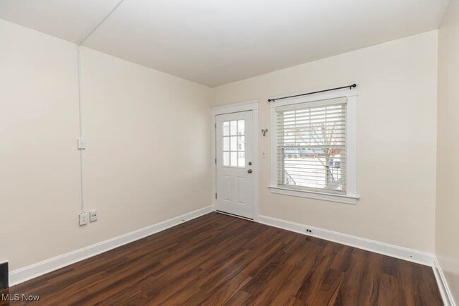 Building Photo - 1598 Alameda Ave