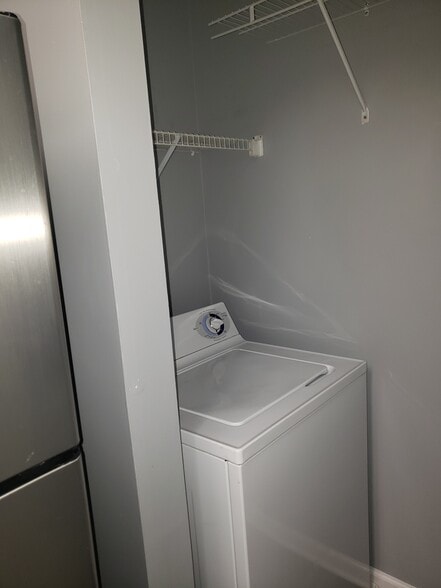 Washer / Dryer - 11710 Olde English Dr