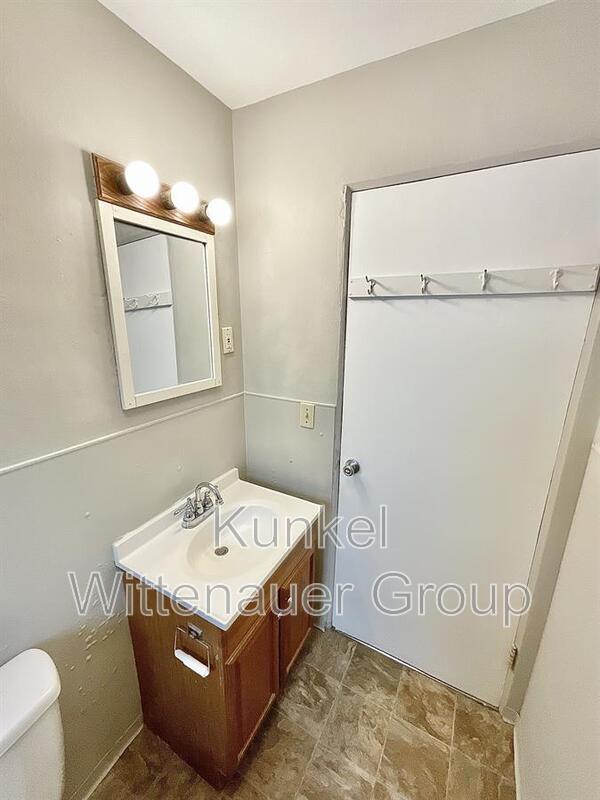 Building Photo - 1 Hickory Ct