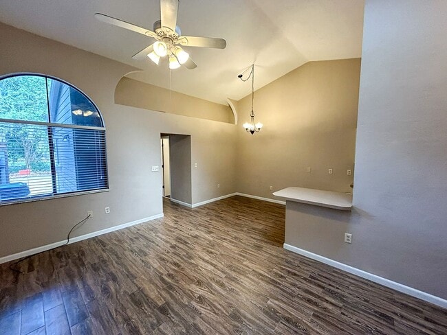 Building Photo - 3824 SW 30th Terrace