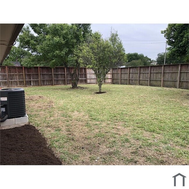 Building Photo - 14103 Royal Hill Dr