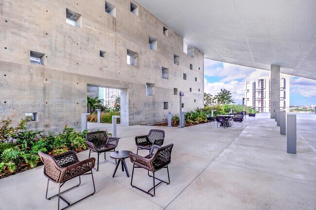 Building Photo - 88 SW 7th St