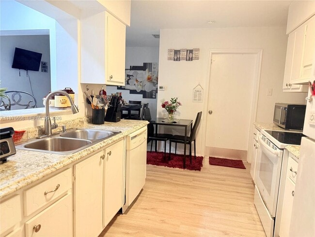 Building Photo - 7102 NW 73rd St