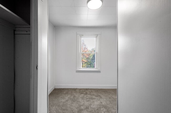 Building Photo - MOVE IN SPECIAL! SCORE HALF OFF 1ST MONTH'...