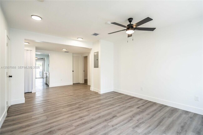 Building Photo - 725 81st St