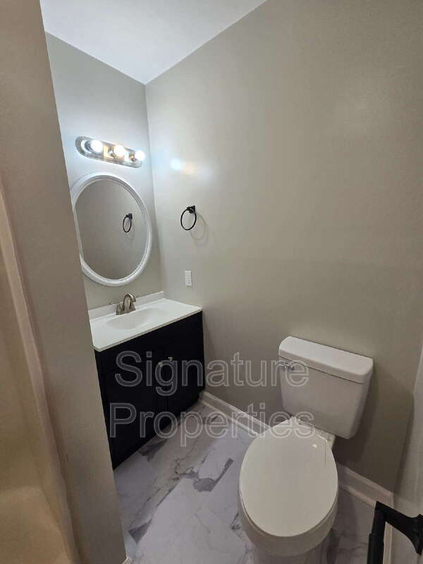 Building Photo - 773 Long Point Rd